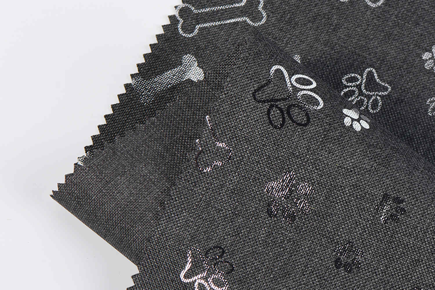 PU bersalut 600d 68t kation dengan cetakan perak