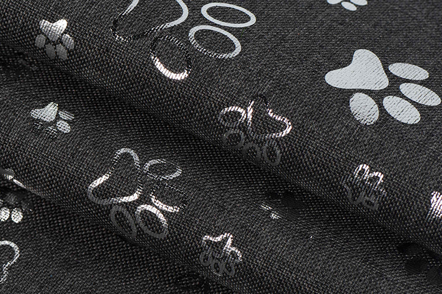 PU bersalut 600d 68t kation dengan cetakan perak